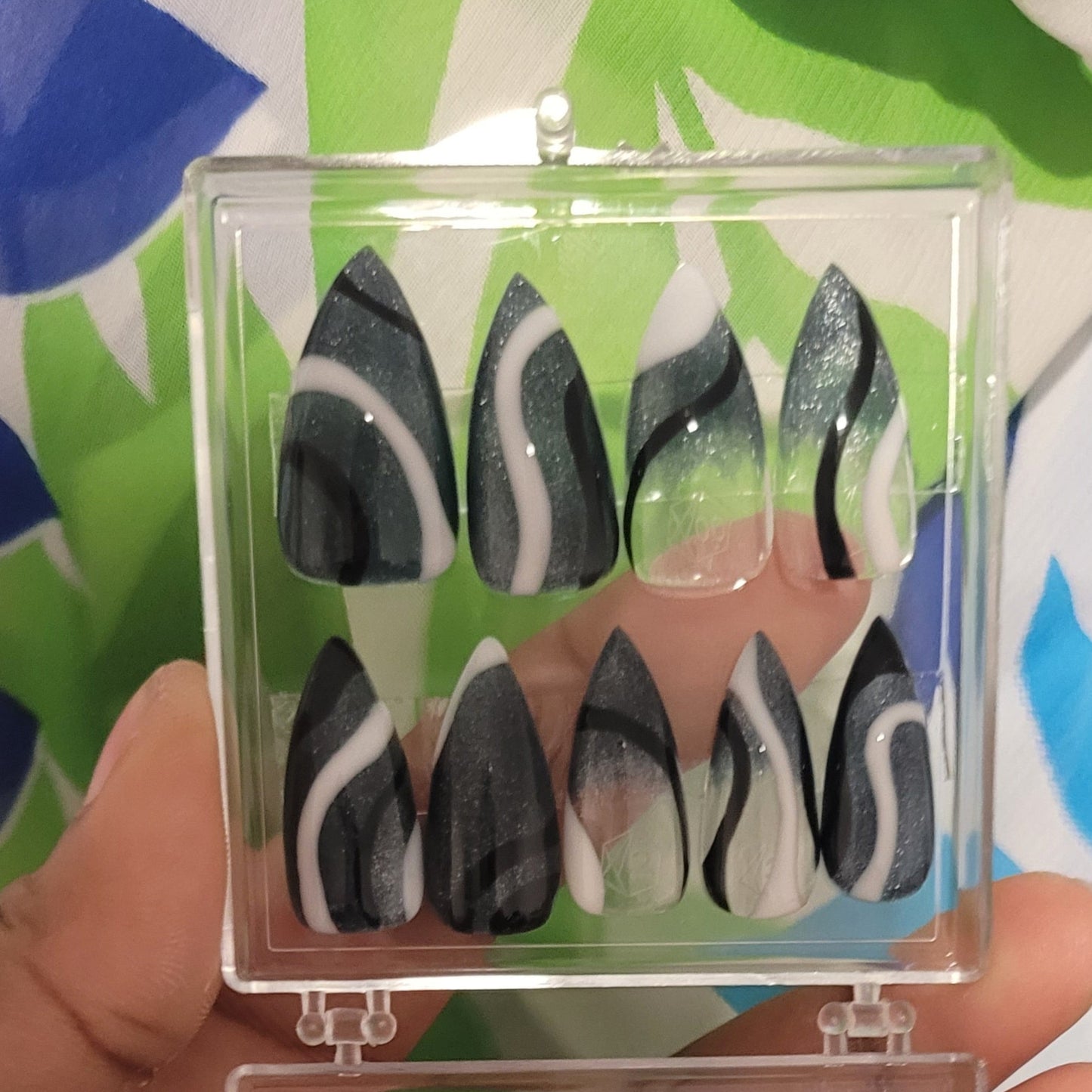 Black and White Swirl Stiletto Press - On