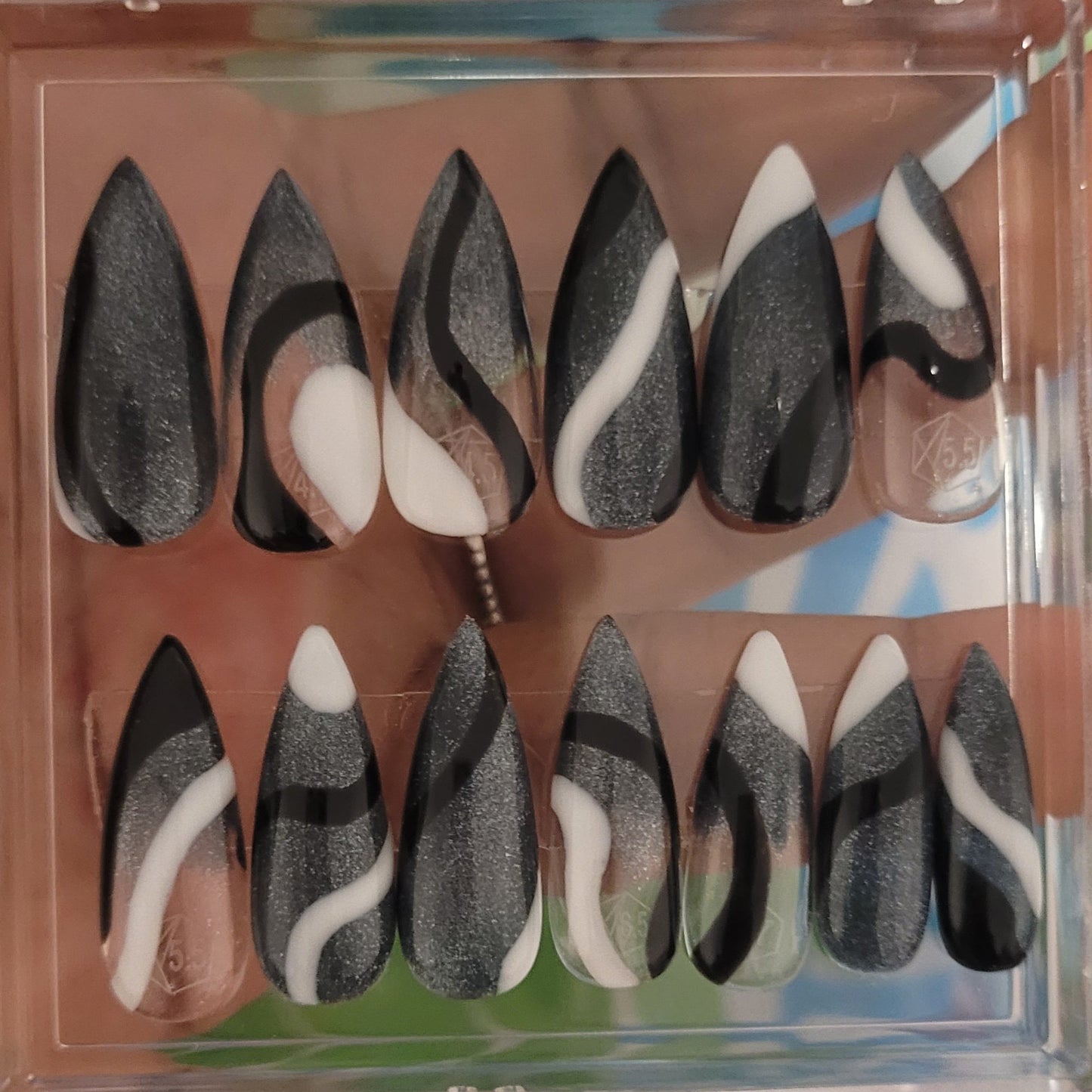 Black and White Swirl Stiletto Press - On